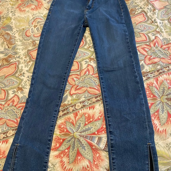 Woman’s We The Free jeans. Size 28 - Picture 1 of 7